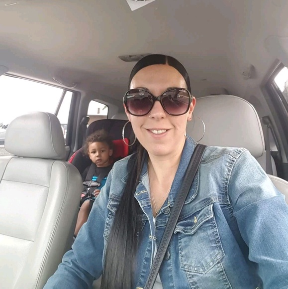 Meet your Posher, Andrea - Picture 1 of 1